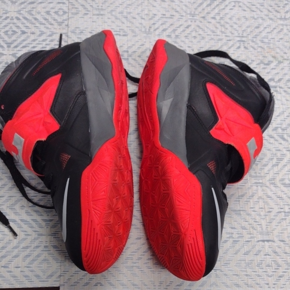 Nike Nike Zoom LeBron Soldier 7basketball shoes in black,bright crimson and grey - Picture 8 of 12